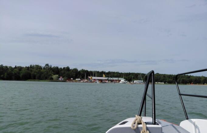Båt tankade fel – fick bogseras