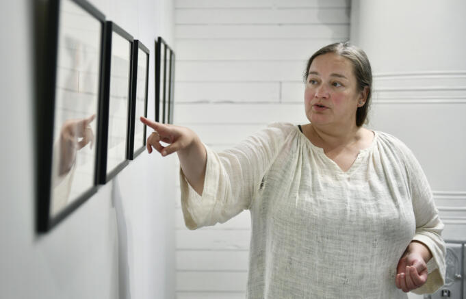 Anna Wiksten undersöker identiteter i ny utställning