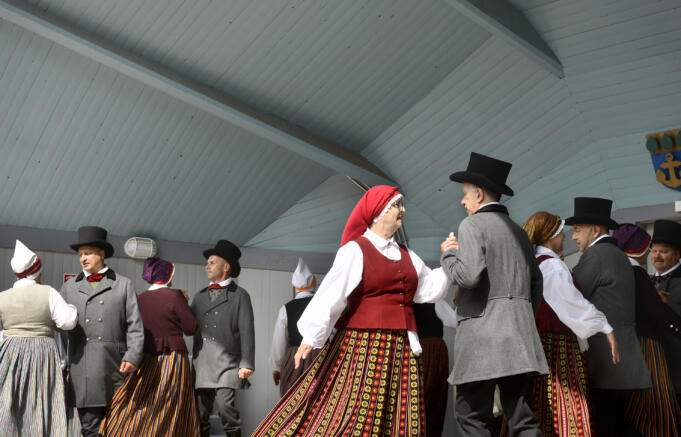 Lettisk folkdans på Torget