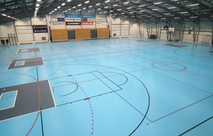 Baltichallen har fått ett nytt golv