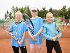 Många bollar i luften på MLK:s tennisläger