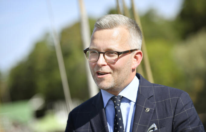 Löfström: ”Vi kan inte ha en ny regering med återkommande rasistiska utspel”