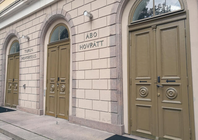 Hovrätten prövar dom mot förman på äldreboende