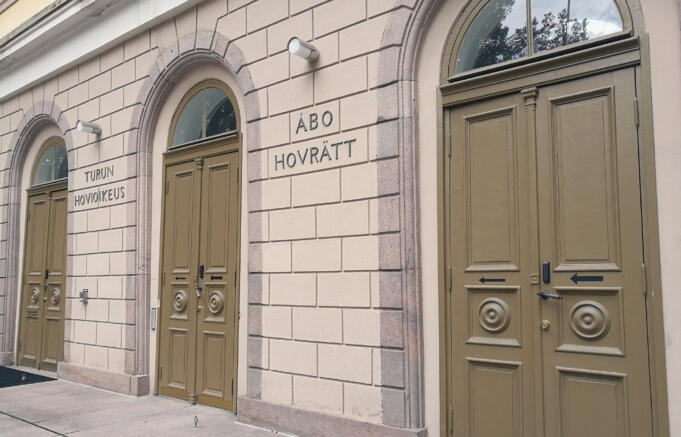 Hovrätten prövar dom mot förman på äldreboende