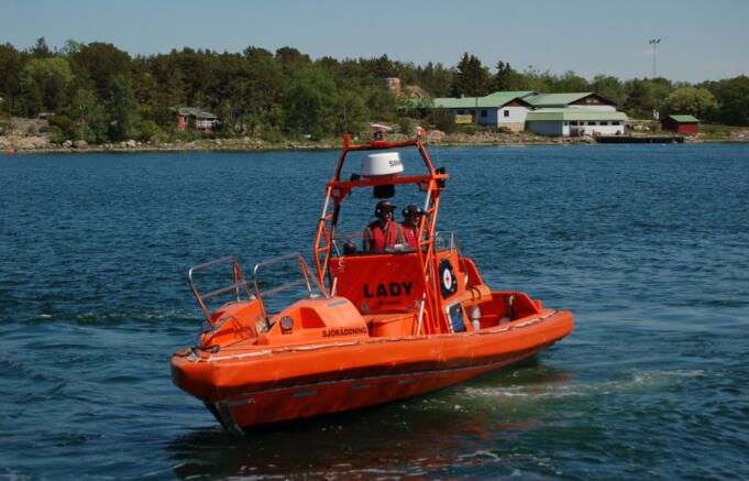 Drivande båt fick assistans