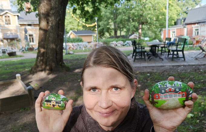 Därför gömmer Maija målade stenar