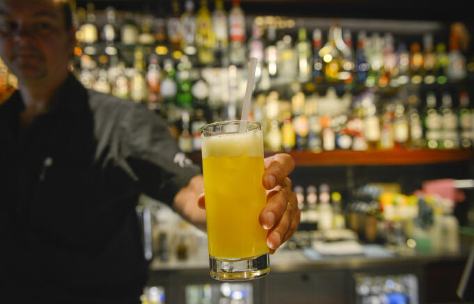 Ny forskning: Äldre par dricker mer alkohol än ensamstående