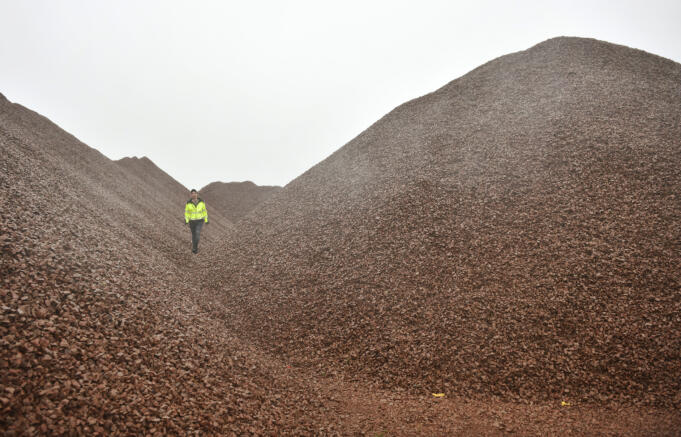 26 000 ton grus har krossats för Biltema